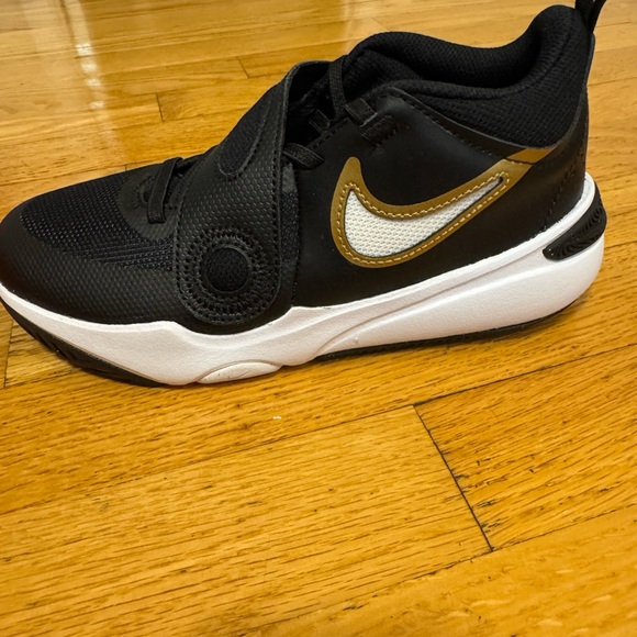 Nike Kids Team Hustle D 11 P5 - Picture 1 of 4
